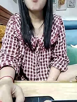 Snapshot of cream1299 chatting on 02/23/25, 08:28 cream1299 online show from 02/23/25, 08:28