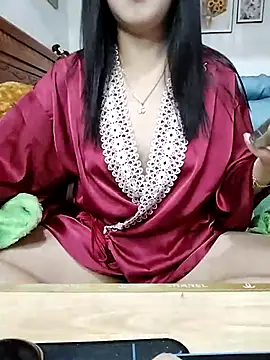 Snapshot of cream1299 chatting on 02/24/25, 09:00 cream1299 online show from 02/24/25, 09:00