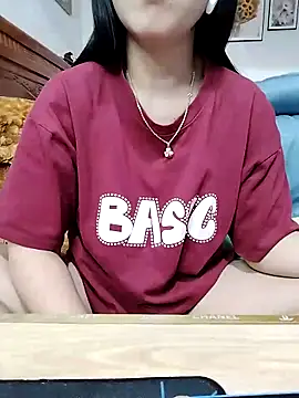 Snapshot of cream1299 chatting on 03/05/25, 12:00 cream1299 online show from 03/05/25, 12:00