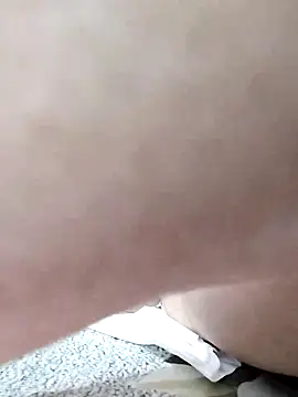 Snapshot of cream1299 chatting on 03/06/25, 12:21 cream1299 online show from 03/06/25, 12:21