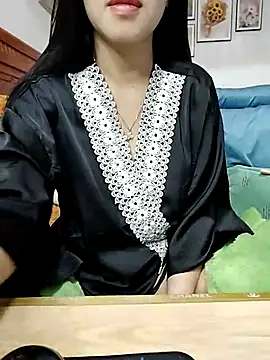 Snapshot of cream1299 chatting on 03/08/25, 09:29 cream1299 online show from 03/08/25, 09:29