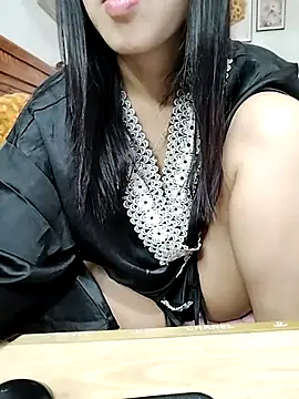 Snapshot of cream1299 chatting on 03/09/25, 09:13 cream1299 online show from 03/09/25, 09:13