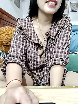 Snapshot of cream1299 chatting on 03/10/25, 12:40 cream1299 online show from 03/10/25, 12:40