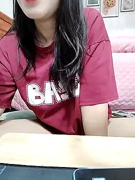 Snapshot of cream1299 chatting on 09/22/25, 06:04 cream1299 online show from 09/22/25, 06:04