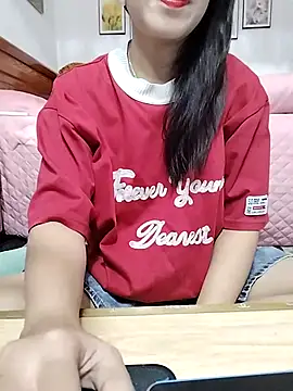 Snapshot of cream1299 chatting on 09/25/25, 04:27 cream1299 online show from 09/25/25, 04:27