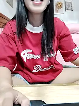 Snapshot of cream1299 chatting on 10/13/25, 07:52 cream1299 online show from 10/13/25, 07:52