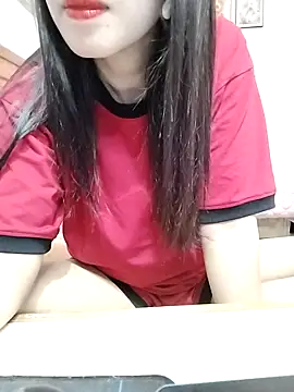 Snapshot of cream1299 chatting on 10/16/25, 01:39 cream1299 online show from 10/16/25, 01:39