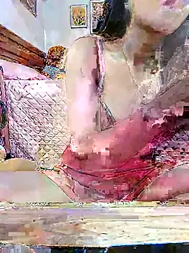 Snapshot of cream1299 chatting on 10/20/25, 01:28 cream1299 online show from 10/20/25, 01:28