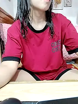 Snapshot of cream1299 chatting on 11/07/25, 11:54 cream1299 online show from 11/07/25, 11:54