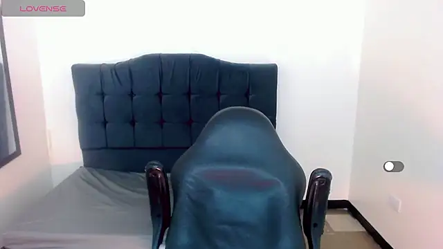 Snapshot of la_ratona_1 chatting on 12/30/24, 11:28 la ratona 1 online show from 12/30/24, 11:28