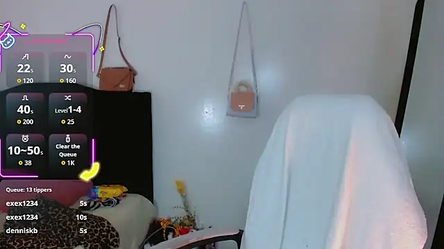 Snapshot of la_ratona_1 chatting on 10/08/25, 12:36 la ratona 1 online show from 10/08/25, 12:36