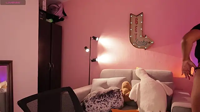 Snapshot of srtaliz chatting on 11/11/25, 03:23 srtaliz online show from 11/11/25, 03:23