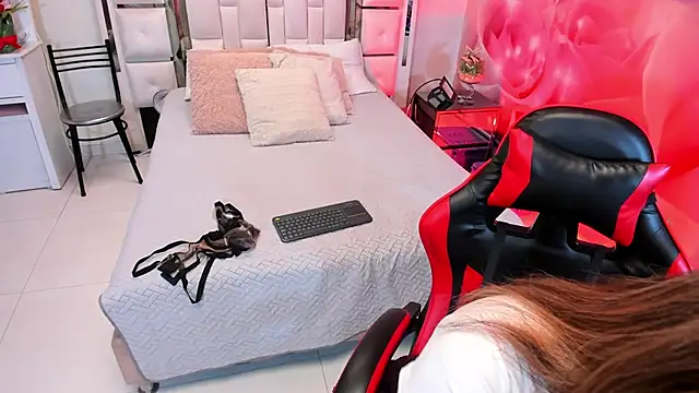 Yelena mutiz online show from 11/17/25, 01:39