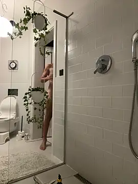 Snapshot of rafkie@xh chatting on 10/17/25, 08:33 rafkiexh online show from 10/17/25, 08:33