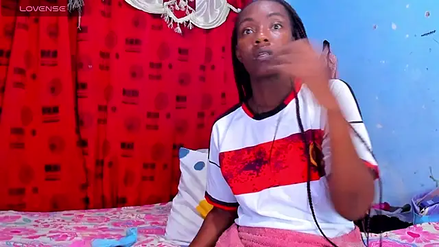 Snapshot of Sandyhamilttoon chatting on 11/15/25, 12:30 Sandyhamilttoon online show from 11/15/25, 12:30