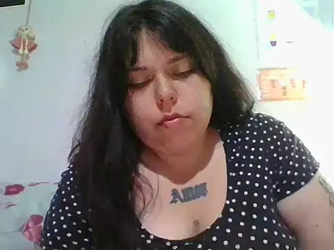 Snapshot of scarletttlove chatting on 04/18/26, 01:09 scarletttlove online show from 04/18/26, 01:09