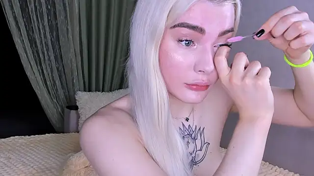 Snapshot of Sweeet_Barbie chatting on 06/14/26, 03:47 Sweeet Barbie online show from 06/14/26, 03:47