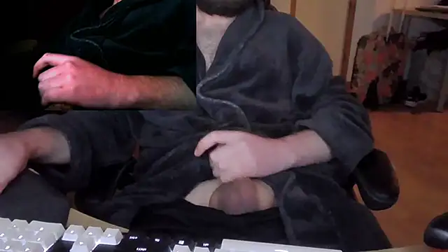 Snapshot of anontraveller chatting on 12/16/25, 07:19 anontraveller online show from 12/16/25, 07:19