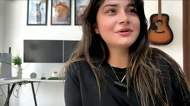 Snapshot of demieliss chatting on 05/17/26, 08:45 demieliss online show from 05/17/26, 08:45
