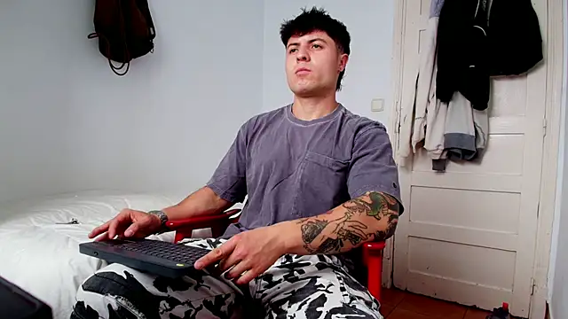 Snapshot of juandking chatting on 10/24/25, 11:17 juandking online show from 10/24/25, 11:17