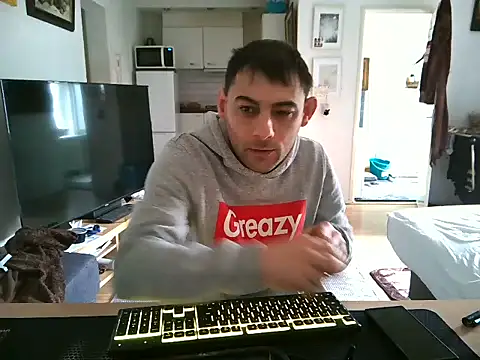 Snapshot of mihaimichael chatting on 03/25/26, 12:00 mihaimichael online show from 03/25/26, 12:00