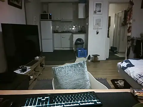 Snapshot of mihaimichael chatting on 03/26/26, 12:06 mihaimichael online show from 03/26/26, 12:06