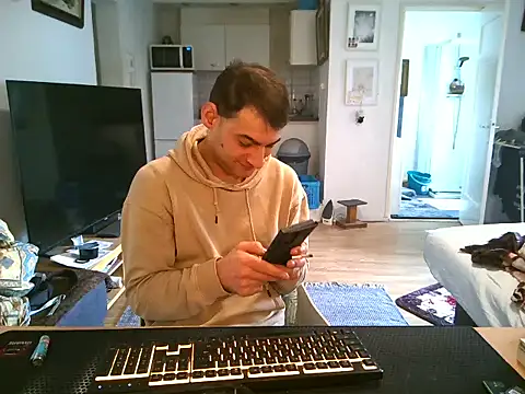 Snapshot of mihaimichael chatting on 03/28/26, 12:16 mihaimichael online show from 03/28/26, 12:16