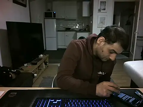 Snapshot of mihaimichael chatting on 04/01/26, 02:01 mihaimichael online show from 04/01/26, 02:01