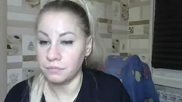 TherestlessKitty online show from 12/18/25, 08:04