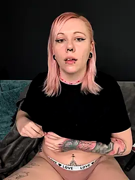 nora the strange online show from 03/10/26, 11:04