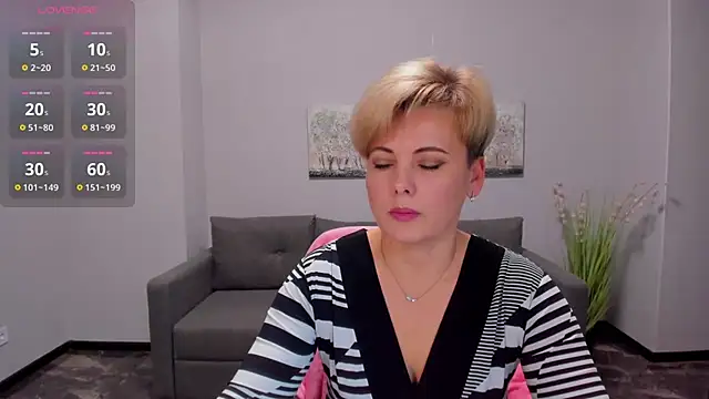 Julia Wilsone online show from 12/11/24, 01:28