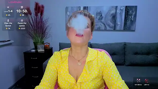 Julia Wilsone online show from 11/26/25, 06:47