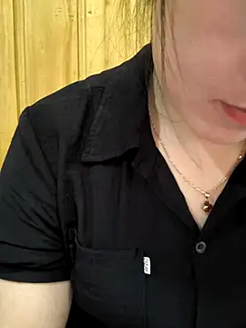 Snapshot of Sweetlove_77 chatting on 10/09/25, 02:20 Sweetlove 77 online show from 10/09/25, 02:20