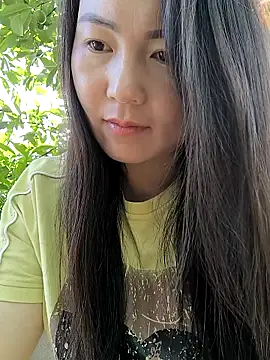 Snapshot of Sweetlove_77 chatting on 10/13/25, 12:32 Sweetlove 77 online show from 10/13/25, 12:32