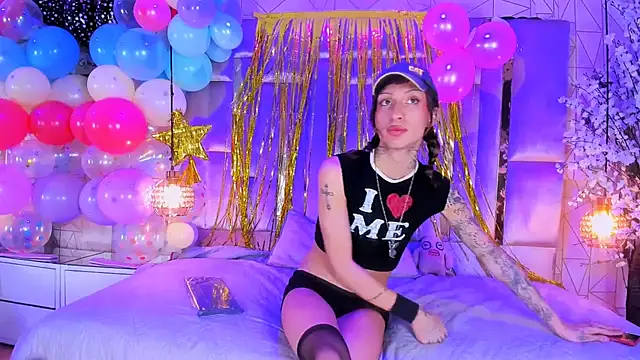 MadisonWood01 online show from 01/11/26, 08:19