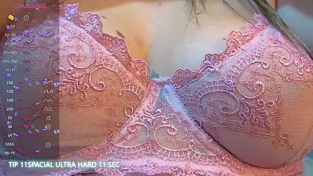 Snapshot of Cristal_v_1 chatting on 05/20/26, 03:13 Cristal v 1 online show from 05/20/26, 03:13