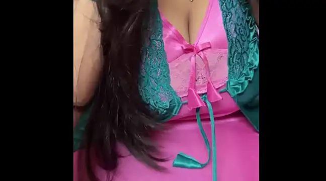 Snapshot of Moody_Girl2 chatting on 12/22/24, 06:37 Moody Girl2 online show from 12/22/24, 06:37