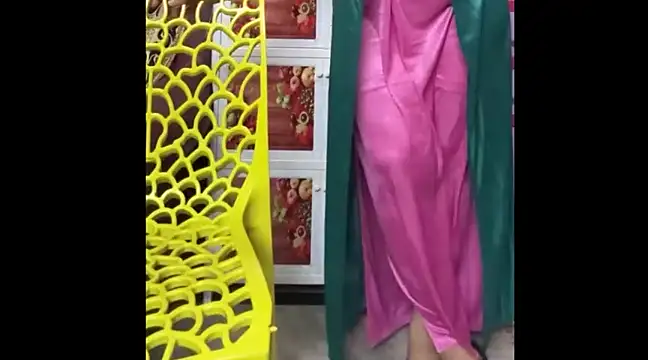 Snapshot of Moody_Girl2 chatting on 12/27/24, 08:13 Moody Girl2 online show from 12/27/24, 08:13