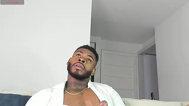 Snapshot of Makonneen chatting on 06/11/26, 02:53 Makonneen online show from 06/11/26, 02:53