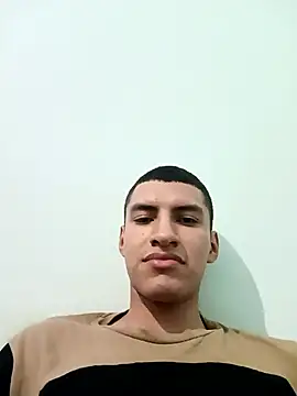 Snapshot of Rogersmit2 chatting on 11/26/25, 12:44 Rogersmit2 online show from 11/26/25, 12:44