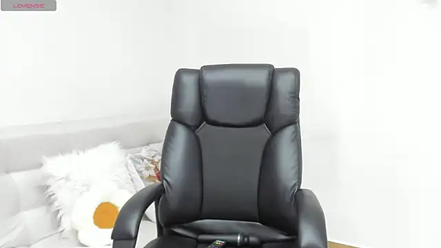 Snapshot of AprilDubois chatting on 12/21/24, 12:20 AprilDubois online show from 12/21/24, 12:20