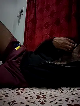 Snapshot of hairy_gun chatting on 12/19/24, 07:51 hairy gun online show from 12/19/24, 07:51