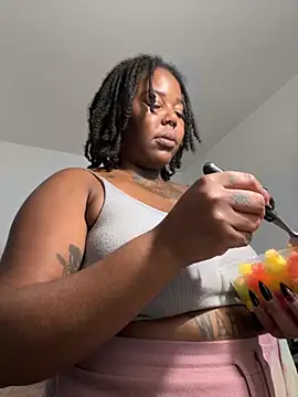 Snapshot of Goddess_Nafeesha chatting on 11/16/25, 05:18 Goddess Nafeesha online show from 11/16/25, 05:18