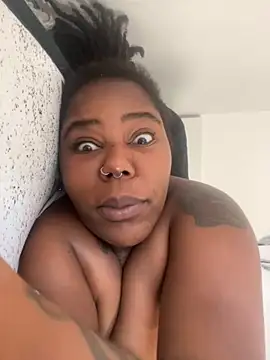 Snapshot of Goddess_Nafeesha chatting on 12/05/25, 06:37 Goddess Nafeesha online show from 12/05/25, 06:37