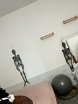 Snapshot of Goddess_Nafeesha chatting on 12/14/25, 08:13 Goddess Nafeesha online show from 12/14/25, 08:13