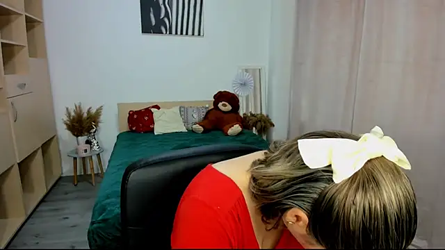 Alexa Dolly12 online show from 12/17/25, 07:03