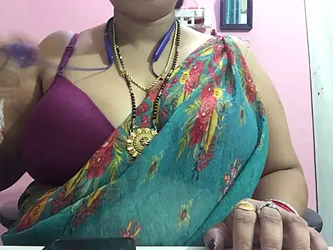 Snapshot of Desi_bhabhiii chatting on 12/12/24, 05:52 Desi bhabhiii online show from 12/12/24, 05:52