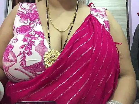 Snapshot of Desi_bhabhiii chatting on 01/21/25, 06:11 Desi bhabhiii online show from 01/21/25, 06:11