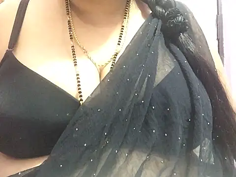 Snapshot of Desi_bhabhiii chatting on 02/16/25, 09:15 Desi bhabhiii online show from 02/16/25, 09:15