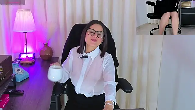 Alice milf  online show from 04/18/26, 12:09